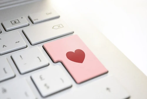 Romance Scam il triste fenomeno delle truffe dellamore online Come smascherare i bugiardi