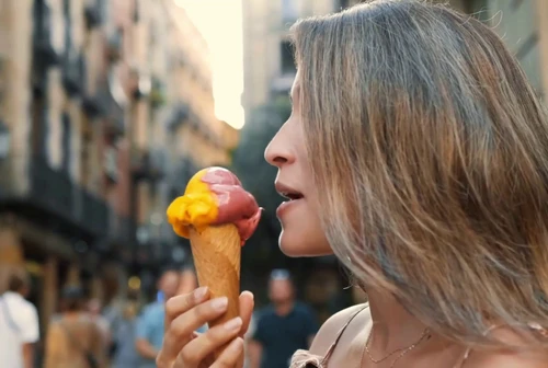 I turisti stranieri pazzi per il gelato artigianale