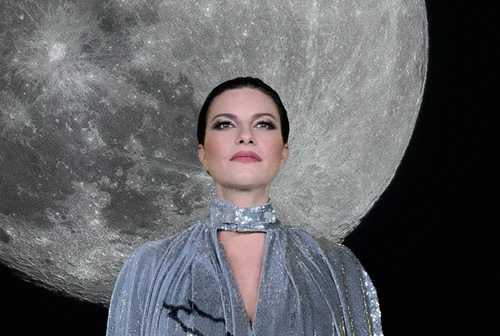 Il primo passo sulla luna il nuovo singolo di Laura Pausini