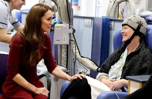 Dalle punture alla cuffia per non perdere i capelli: Kate Middleton svela i dettagli della sua malattia