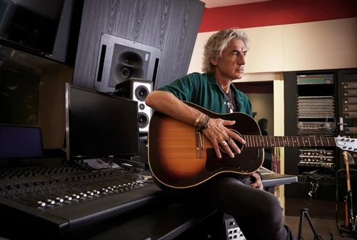 Ligabue torna con lalbum Dedicato a noi