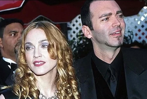 Il cuore spezzato di Madonna è morto suo fratello Christopher Il suo gusto unico e la sua lingua tagliente