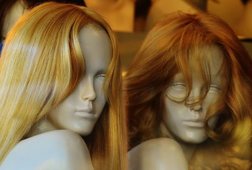 La chemio fa meno paura a Bologna ideata e realizzata una parrucca che funziona come una protesi 