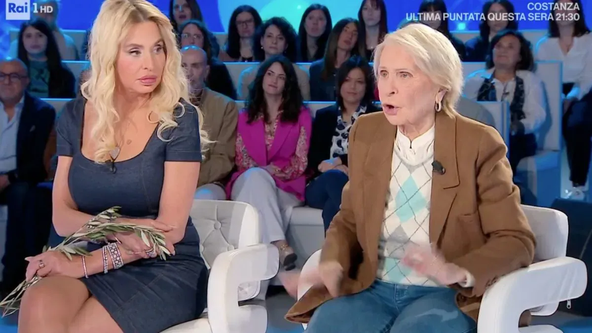 Gelo tra Valeria Marini e sua mamma: &quot;Sbloccami il cellulare&quot;. Ecco perché non si parlano più