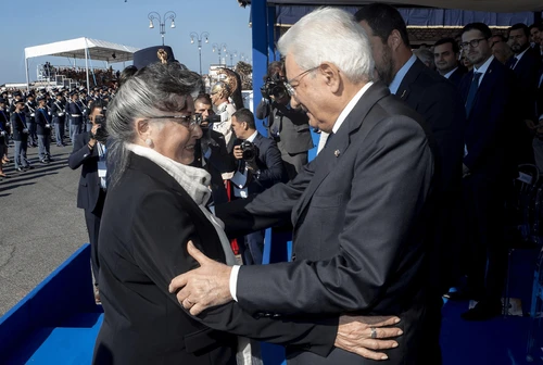 Due figli poliziotti uccisi in servizio Mattarella premia la madre coraggio