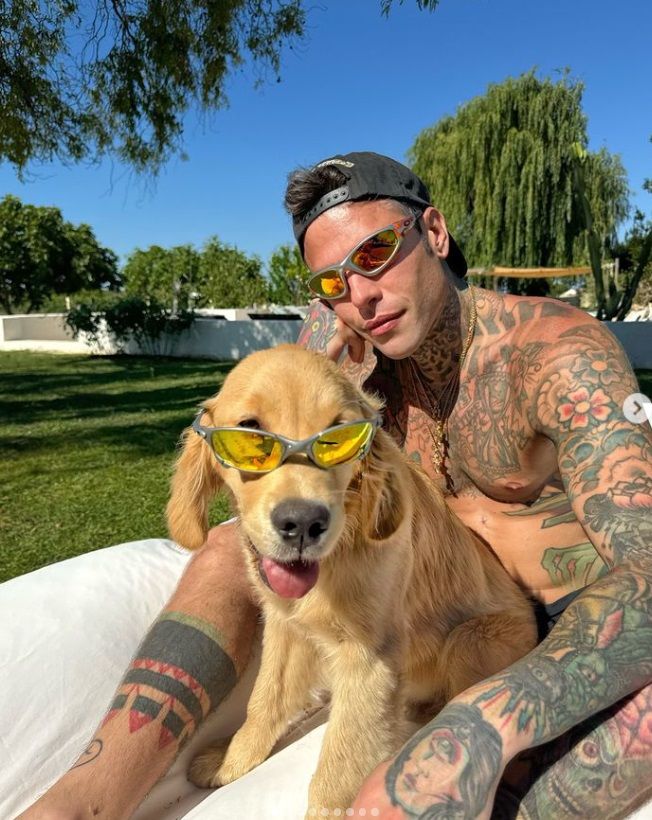 Fedez in ospedale operato durgenza Ma lancia pesanti stoccate a Ferragni Il selfie per le dimissioni