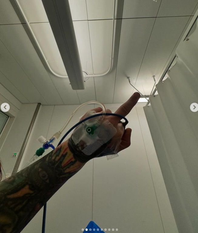 Fedez in ospedale operato durgenza Ma lancia pesanti stoccate a Ferragni Il selfie per le dimissioni