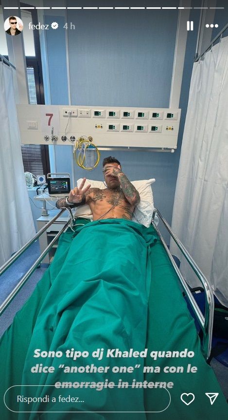 Fedez in ospedale operato durgenza Ma lancia pesanti stoccate a Ferragni Il selfie per le dimissioni