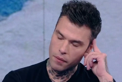 Fedez e le inquietanti previsioni delle foglie del destino ecco di cosa si tratta e cosa hanno indovinato della sua vita