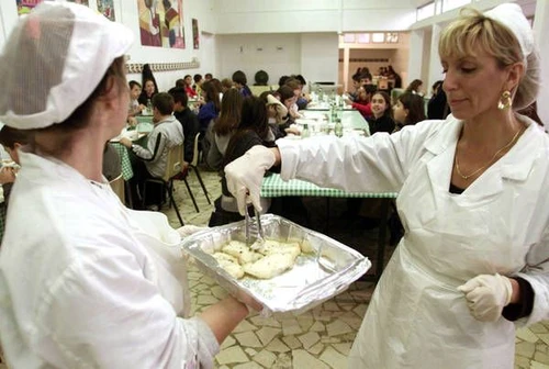 Bimbi celiaci discriminati la mensa scolastica costa il triplo retta da oltre 3mila euro lanno