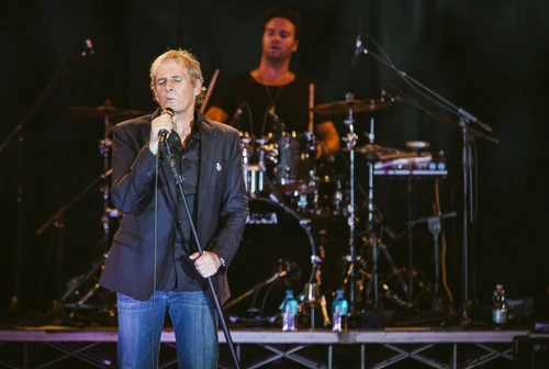 Michael Bolton operato per un tumore al cervello tour annullato