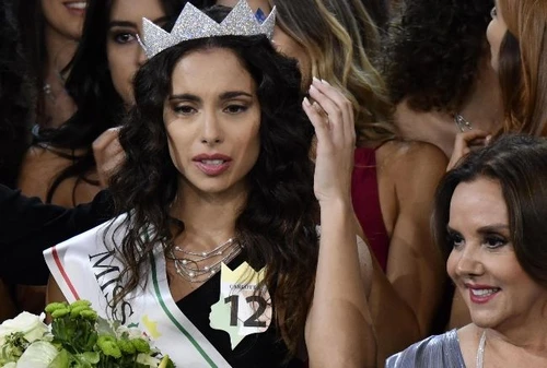 Miss Italia spuntano foto osè di Carlotta ora rischia il titolo