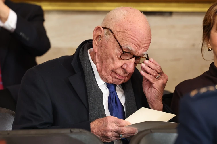 Il principe Harry costringe Murdoch a chiedergli scusa 100 investigatori per spiarlo Risarcimento da capogiro