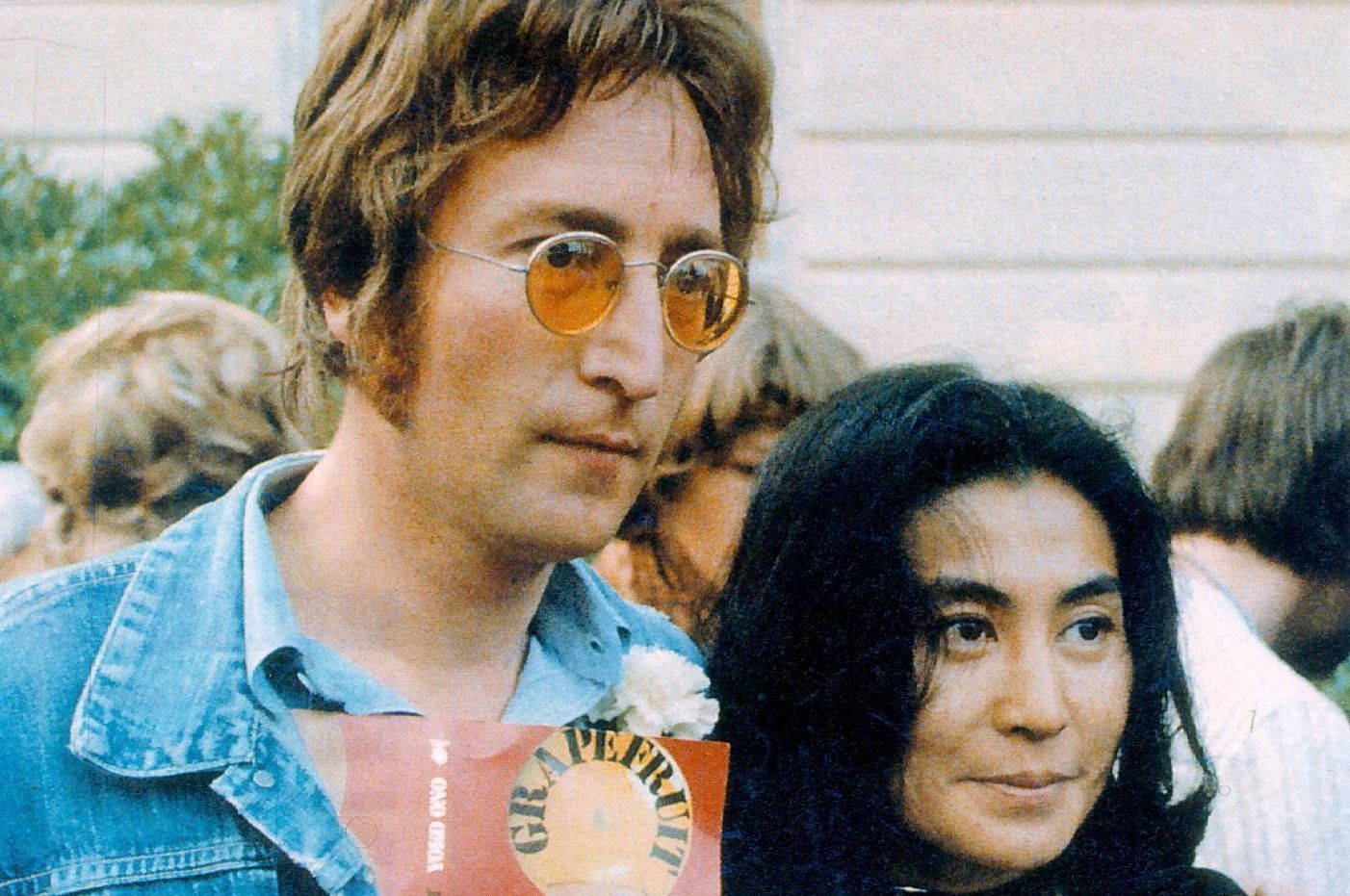 Yoko Ono e la figlia nata prima di John Lennon: il rapimento dell’ex marito e la sparizione per 23 anni