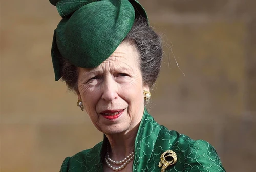 La principessa Anna in ospedale ennesima tegola sulla testa dei Windsor