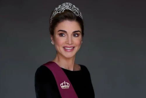 La regina Rania di Giordania compie 54 anni e sfoggia una tiara sui capelli che ha un significato particolare