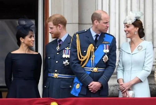 Sì della regina alla nuova vita di Harry e Meghan ma stop ai fondi reali