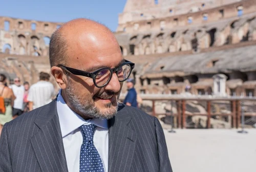 Sangiuliano in visita al Colosseo per Ferragosto