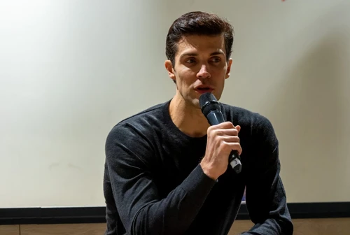 Sanremo Roberto Bolle super ospite della finale