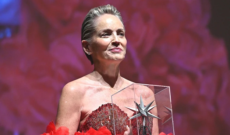 Sharon Stone: “Per Basic Instinct a Michael Douglas 14 milioni. Ecco quanto diedero a me. Anche questa è violenza”