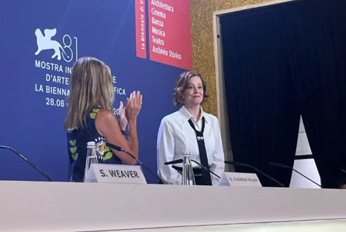 Sigourney Weaver a Venezia Elettrizzata dalla candidatura di Kamala