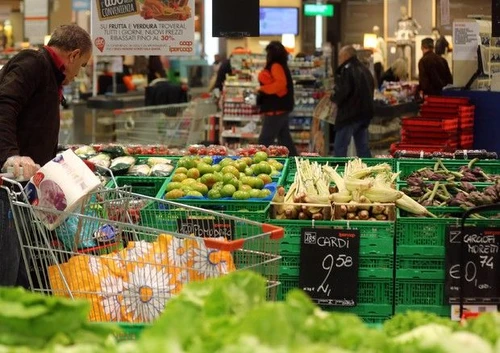 Chi sceglie bene il supermercato risparmia mille euro allanno