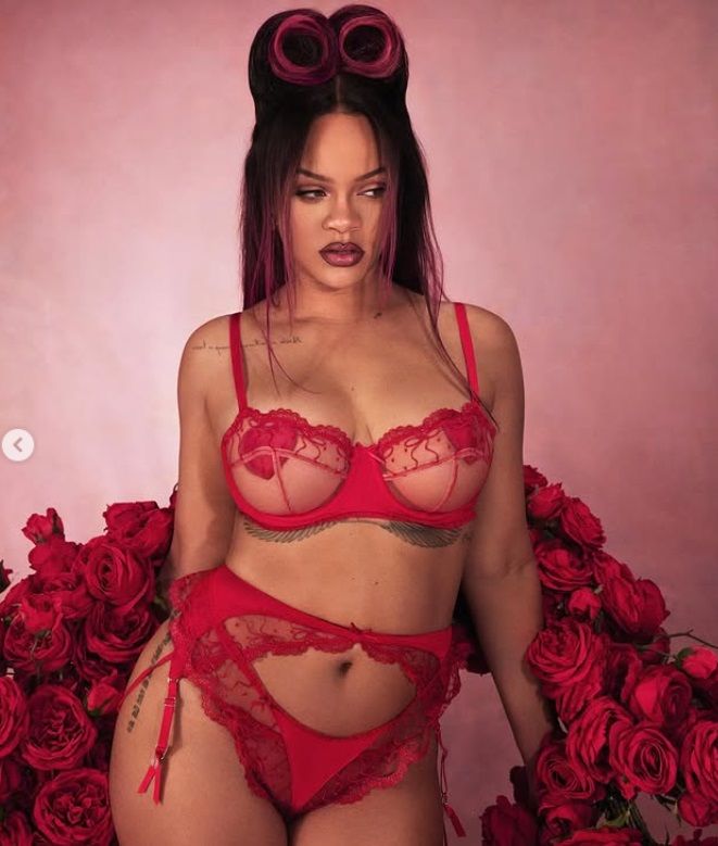 Rihanna cupido super sexy mostra il lato B