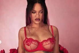 Rihanna cupido super sexy mostra il lato B