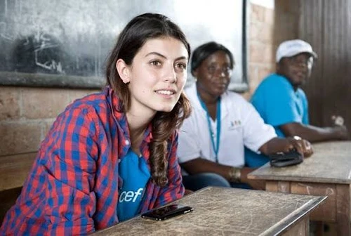 Alessandra Mastronardi Se un dente da latte che cade rappresenta la sventura Racconto il dolore non urlato