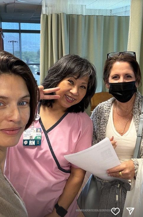 Bianca Balti ha iniziato la chemioterapia e si mostra come sempre sorridente e coraggiosa il sostegno della figlia 