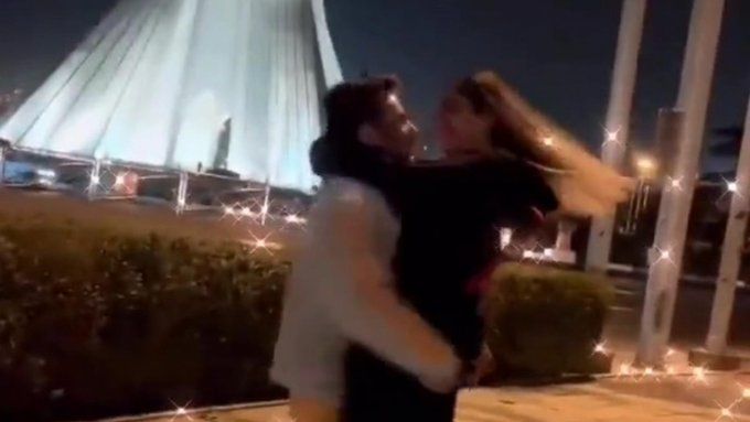 Iran: postano video dove ballano in strada, condannati a 10 anni